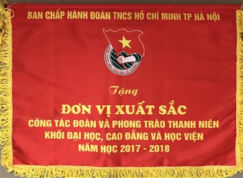 Đoàn Trường Đại học Điện Lực vinh dự được Thành Đoàn Hà Nội trao tặng Cờ thi đua cho đơn vị có thành tích xuất sắc năm học 2017 – 2018