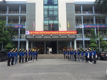 Tuổi trẻ nhà trường tham dự Lễ công bố quyết định và trao Giấy chứng nhận Kiểm định chất lượng giáo dục